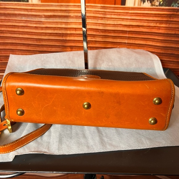 Dooney & Bourke Black and Tan Leather Crossbody Shoulder Bag, great condition - Picture 11 of 17